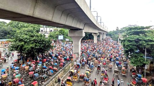 এবার আন্দোলনে রিকশাচালকরা, শাহবাগ এলাকায় যান চলাচল বন্ধ