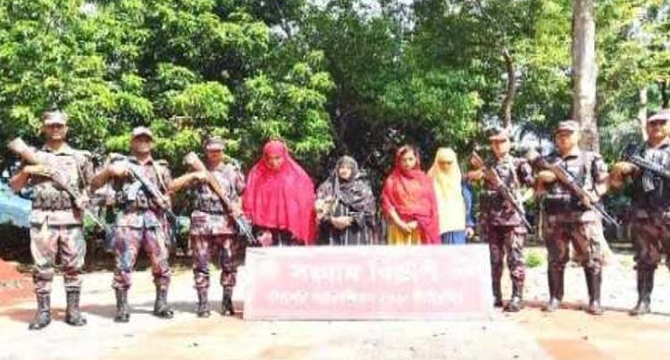 গোয়াইনঘাট সীমান্তে জনতার হাতে ধরা পড়লেন চার নারী