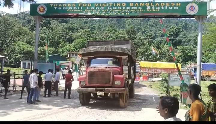 তামাবিল স্থলবন্দর দিয়ে আবারও চুনা পাথর আমদানি শুরু