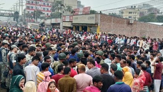 আশুলিয়ায় শ্রমিক-আইনশৃঙ্খলা বাহিনীর সংঘর্ষে নিহত ১, গুলিবিদ্ধ ৪