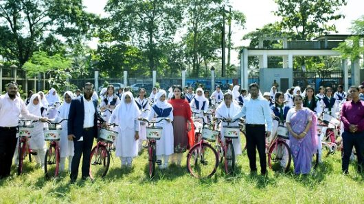 সিলেটে ছাত্রীদের মাঝে মিউচুয়াল ট্রাস্ট ব্যাংকের সাইকেল বিতরণ