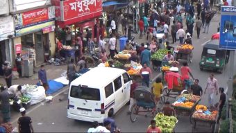 হকারদের দৌরাত্ম চরমে, দ্রুত নিরসনে ঐক্যমত্য প্রশাসন