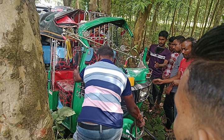 মৌলভীবাজারে সড়কে প্রাণ গেলো দুই কলেজ ছাত্রের