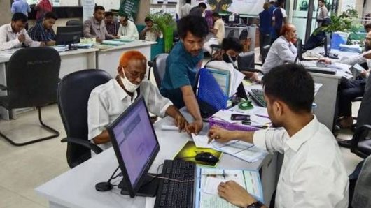চাকরিজীবীদের টানা চার দিনের ছুটির সুযোগ