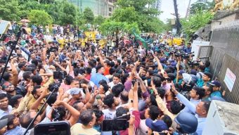ব্যারিকেড ভেঙে ইসি ভবনের সামনে এনসিপি নেতাকর্মীরা