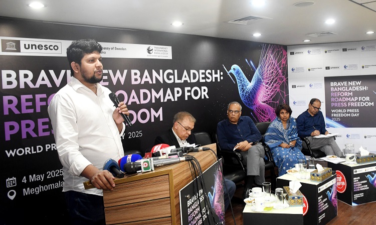 ‘সংবাদমাধ্যম যত বেশি প্রশ্ন করবে রাষ্ট্রের দায়িত্বশীলরা তত সচেতন হবে’
