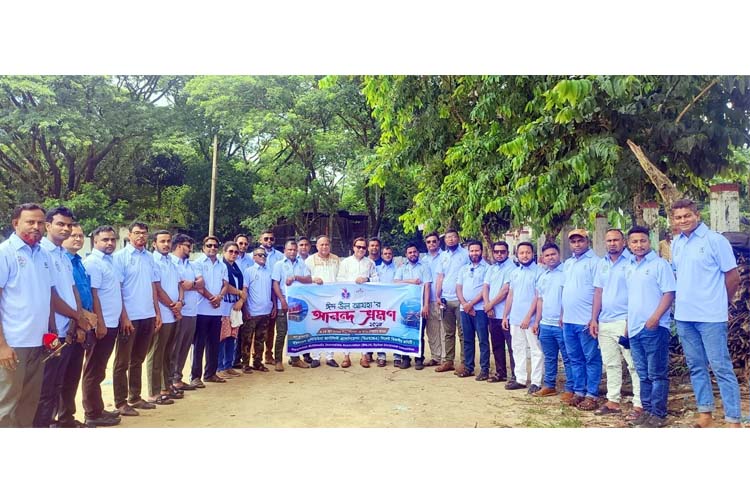 টাঙ্গুয়ার পথে নৌবিহারে যাত্রা করলো বিএমজেএ’র এক ঝাঁক সদস্য