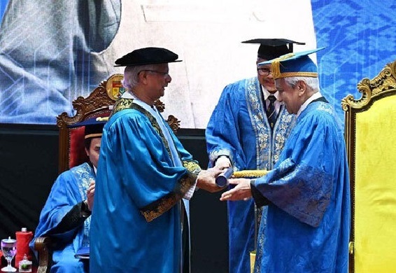 ড. ইউনূসকে সম্মানসূচক ডক্টরেট ডিগ্রি প্রদান